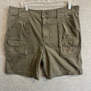 Cabela's Men's Green Flat Front Shorts